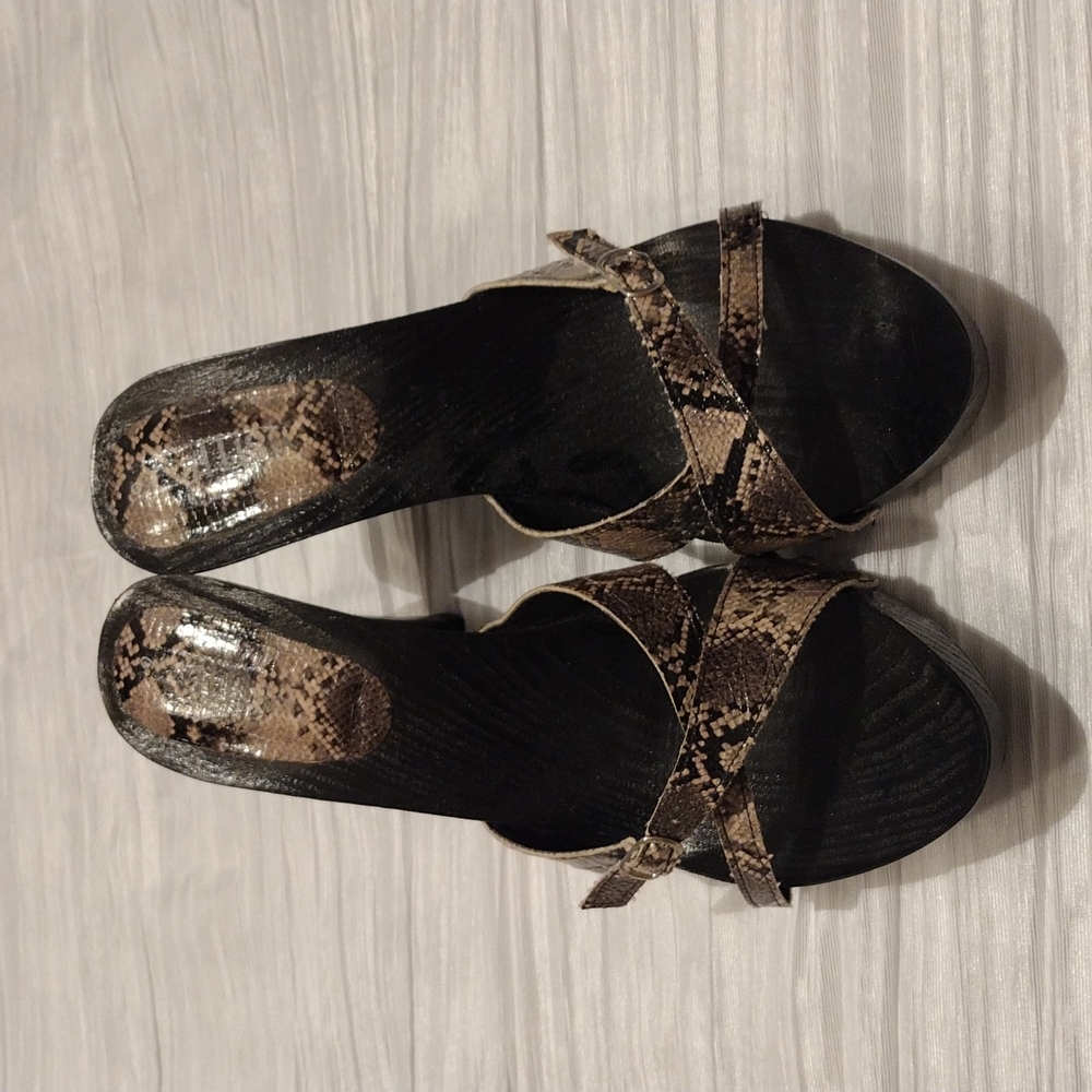 Shoes - Picture 2 of 4